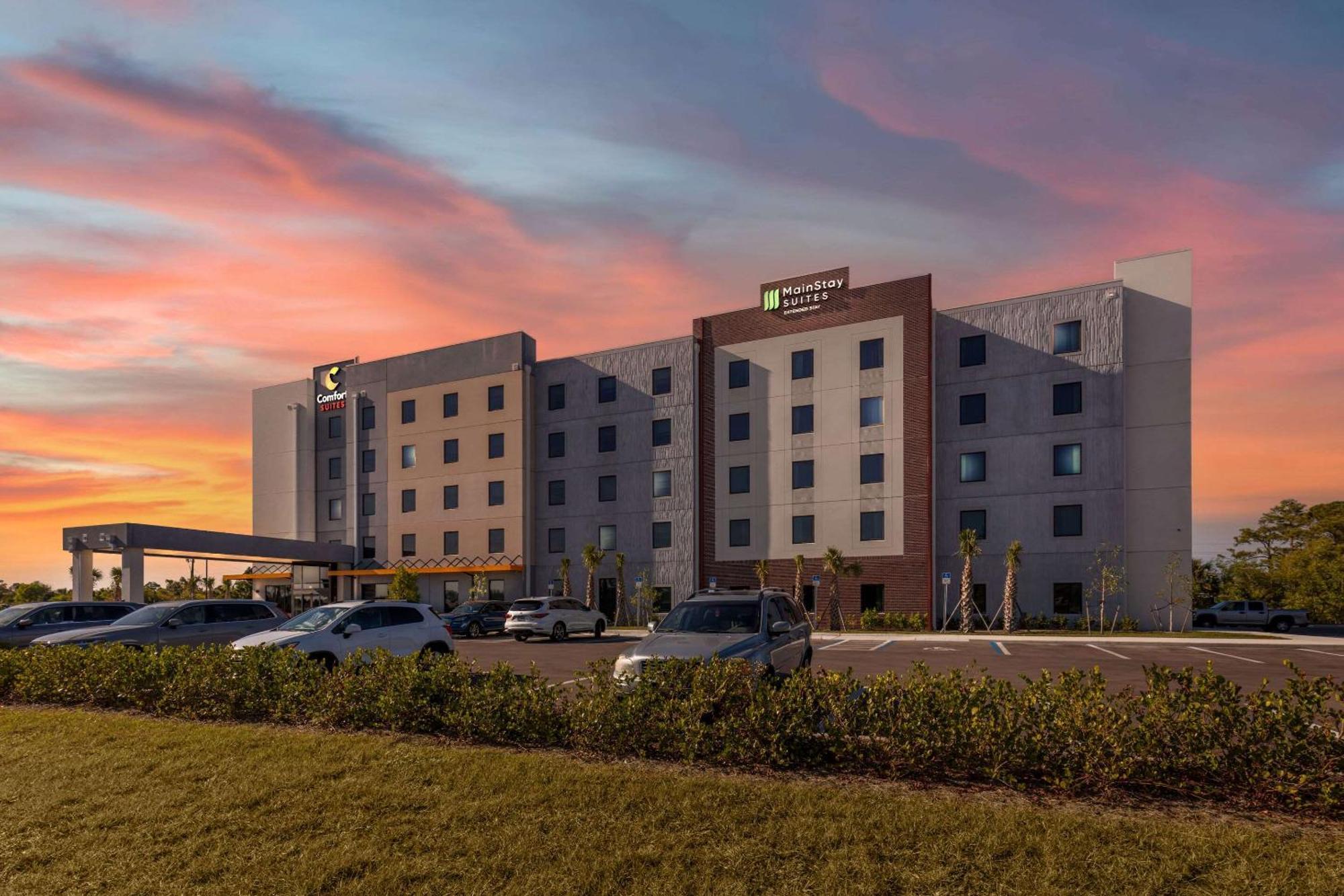 Comfort Suites Fort Myers East I-75 Exterior photo